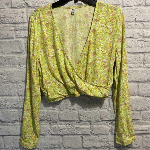 ✨3 for 20✨NWOT BP Crop Wrap Blouse Medium - Picture 2 of 6